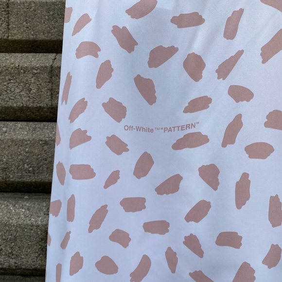 Off-white brushed-pattern draped dress size M. - Picture 13 of 17